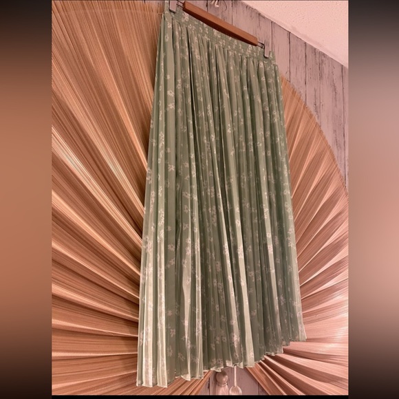 & other stories green floral pleated midi skirt size 10 - Picture 2 of 7